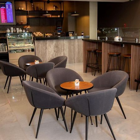 Hotel Camino Real Fashion Drive Monterrey à San Pedro Garza Garcia Extérieur photo The lounge at the airport