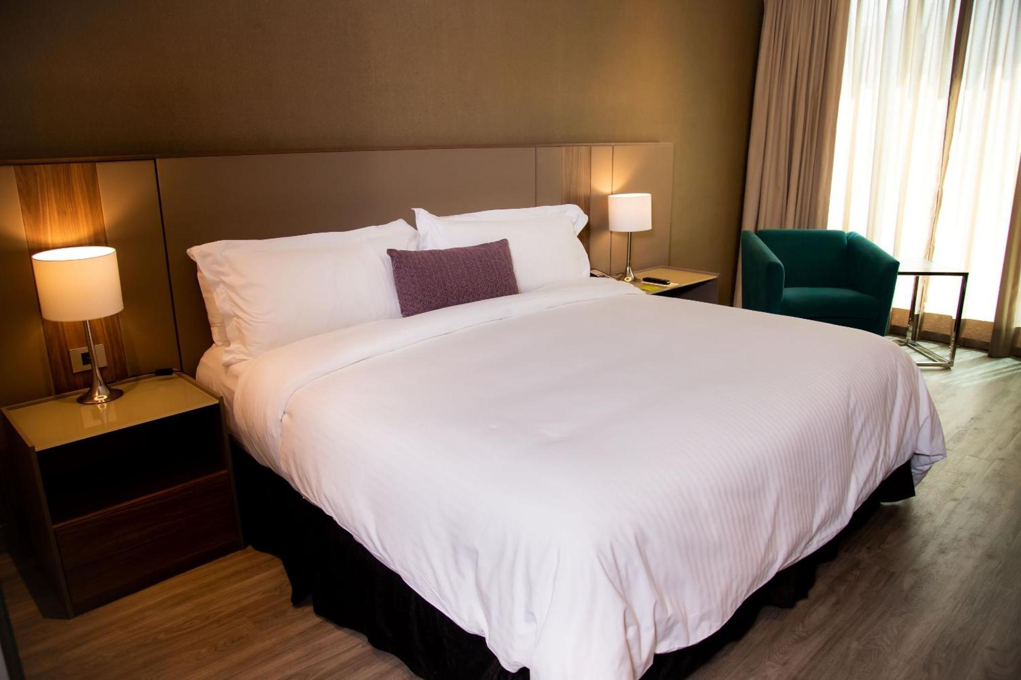Hotel Camino Real Fashion Drive Monterrey à San Pedro Garza Garcia Extérieur photo A bed with a duvet