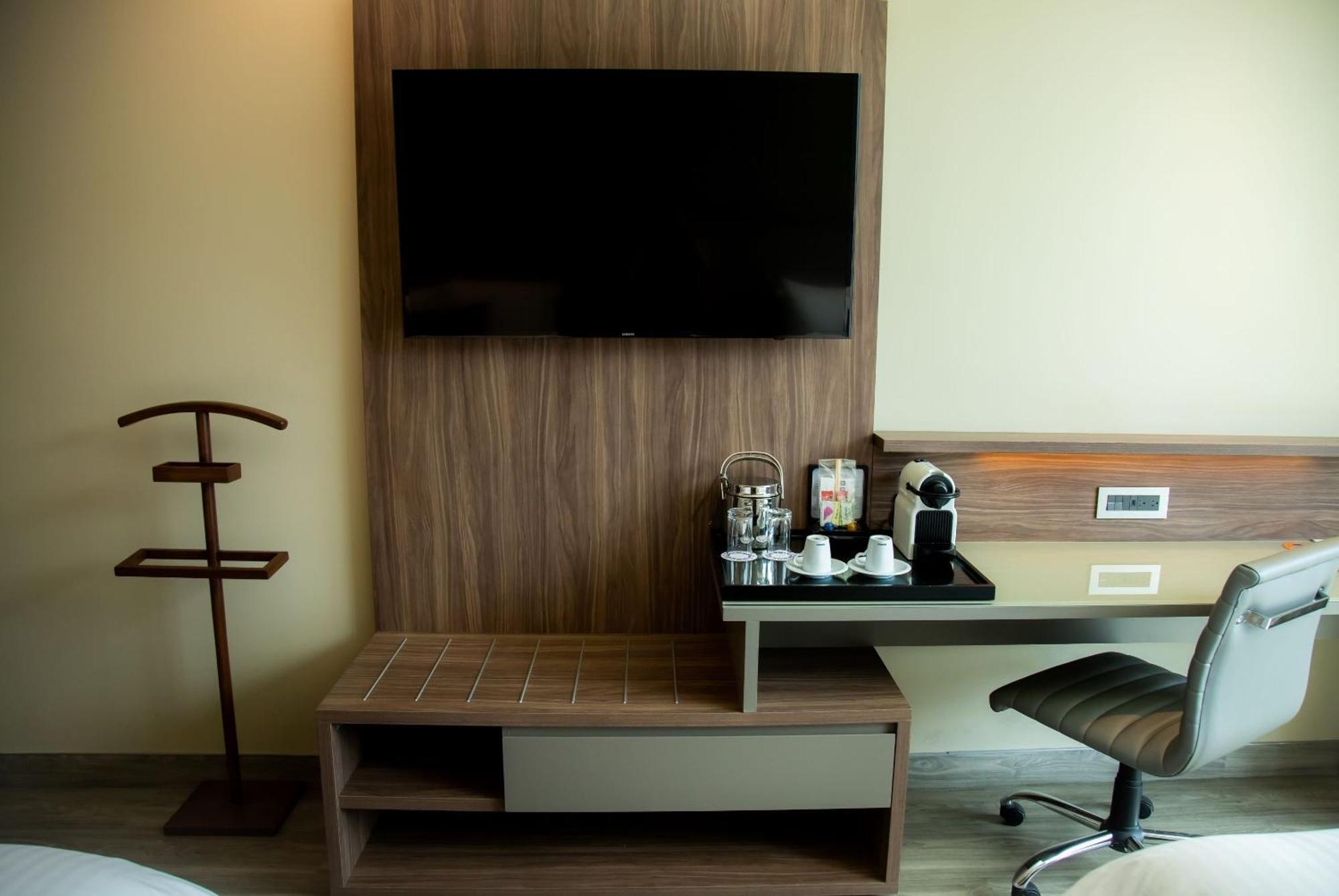 Hotel Camino Real Fashion Drive Monterrey à San Pedro Garza Garcia Extérieur photo A Nespresso machine in a hotel room