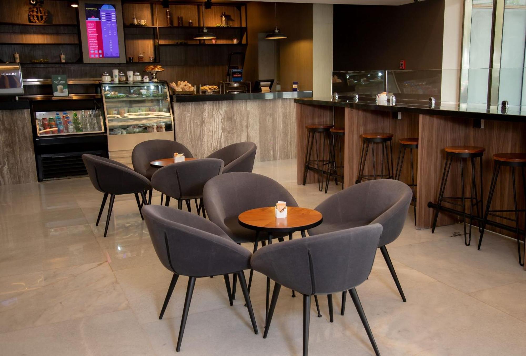 Hotel Camino Real Fashion Drive Monterrey à San Pedro Garza Garcia Extérieur photo The lounge at the airport