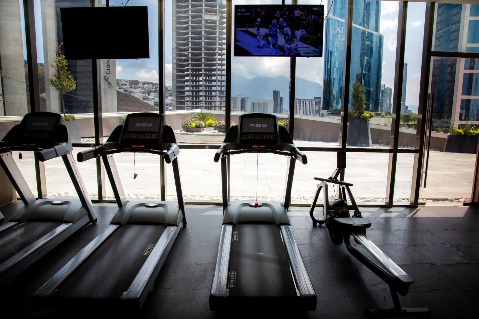 Hotel Camino Real Fashion Drive Monterrey à San Pedro Garza Garcia Extérieur photo Treadmills in a gym